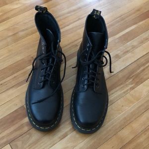 NWOT black Doc Martens Air Wair 43EU 11W 10M